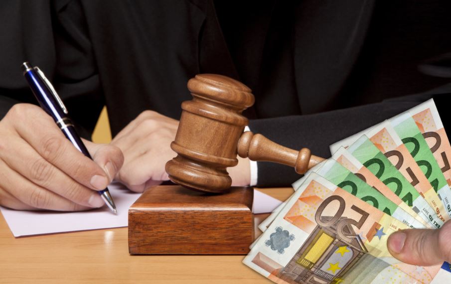 Προσπάθειες να ξεμπλοκάρουν οι δεσμευμένοι λογαριασμοί στις τράπεζες