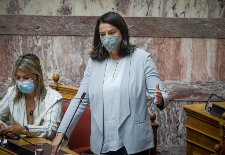 Σύγκρουση Τσακαλώτου – Κεραμέως στη Βουλή για την τριτοβάθμια εκπαίδευση