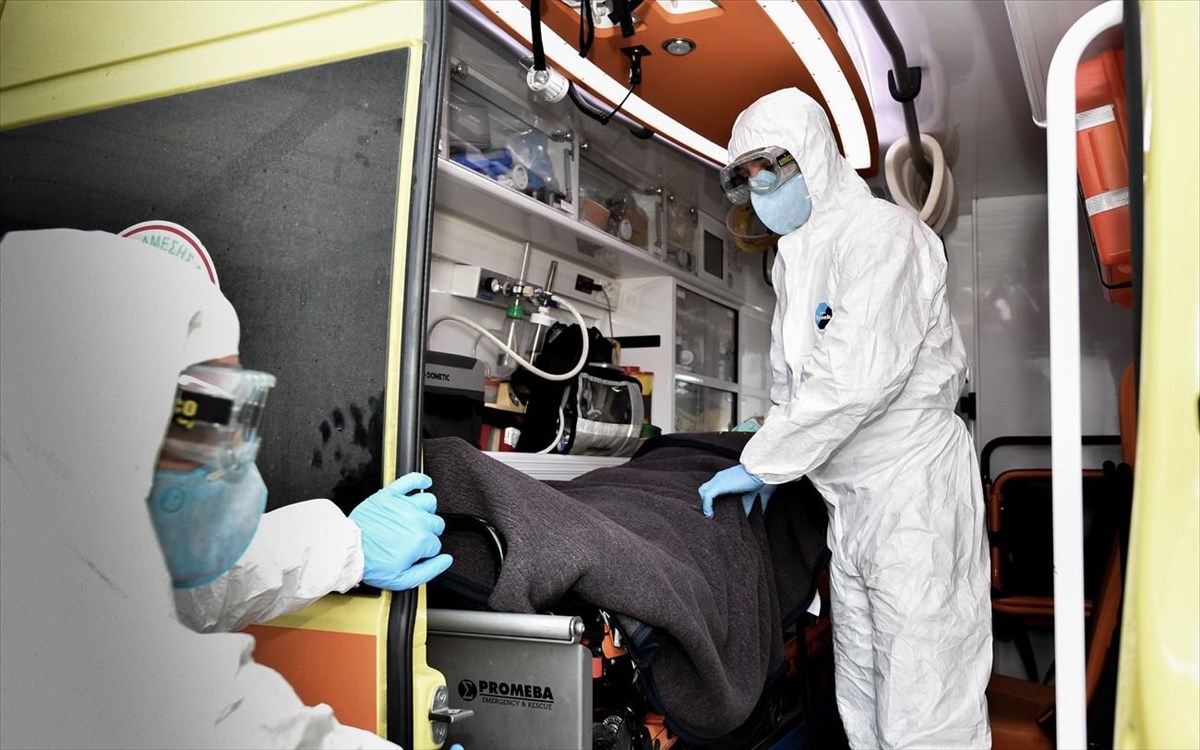 ΕΟΔΥ: Μικρή υποχώρηση του αριθμού διασωληνωμένων