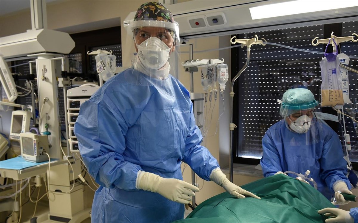 ΕΟΔΥ: Κάτω από 800 οι διασωληνωμένοι – 2.597 κρούσματα, 86 νεκροί