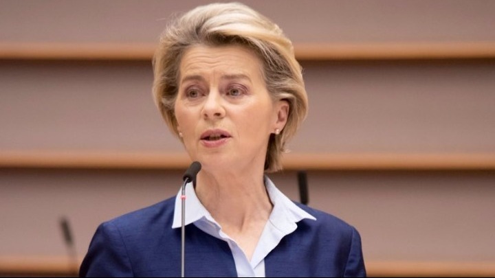 Φον Ντερ Λάιεν: Aισιοδοξία για τη μαζική παραγωγή εμβολίων