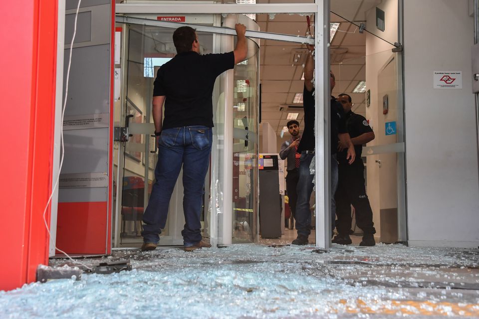 Βραζιλία: Τουλάχιστον 25 νεκροί σε συγκρούσεις μεταξύ αστυνομικών και ληστών τραπεζών