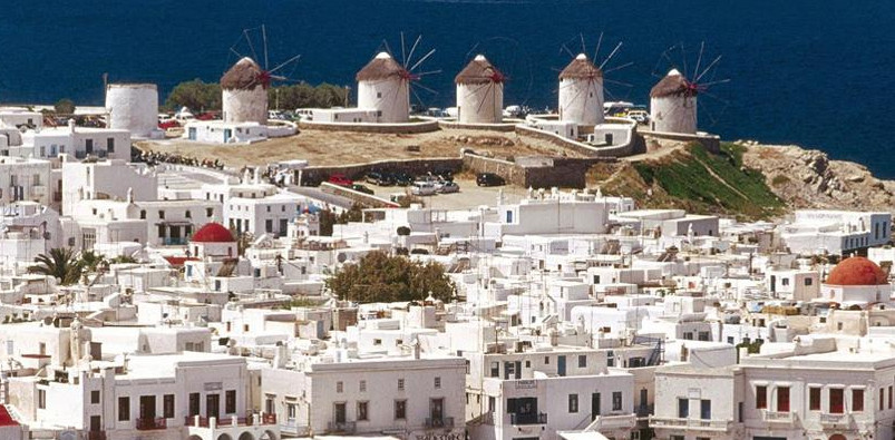 BofA: Κλειδί ο εμβολιασμός για «καλοκαίρι στη Μύκονο»