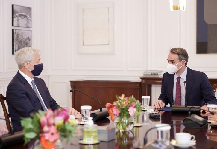 Συνάντηση Μητσοτάκη – Dimon για επενδύσεις