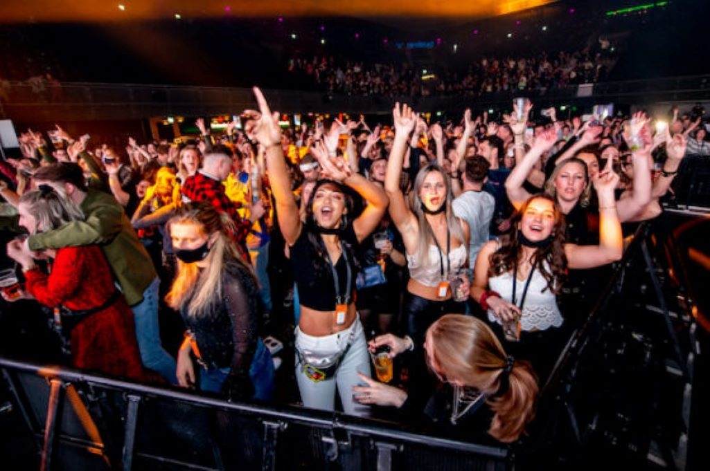 Ολλανδία: Διάλειμμα από το lockdown με μια δοκιμαστική χορευτική εκδήλωση