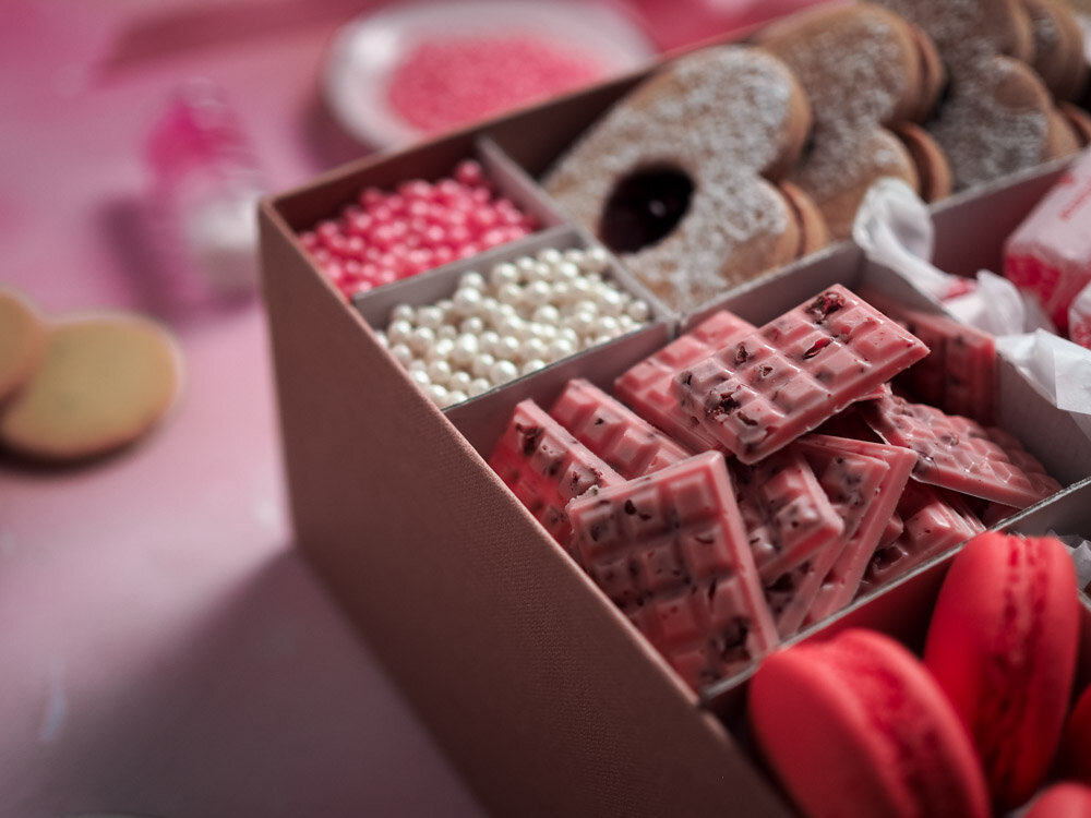 Η Επίτροπος Ανταγωνισμού και το κουτί με τα σοκολατάκια