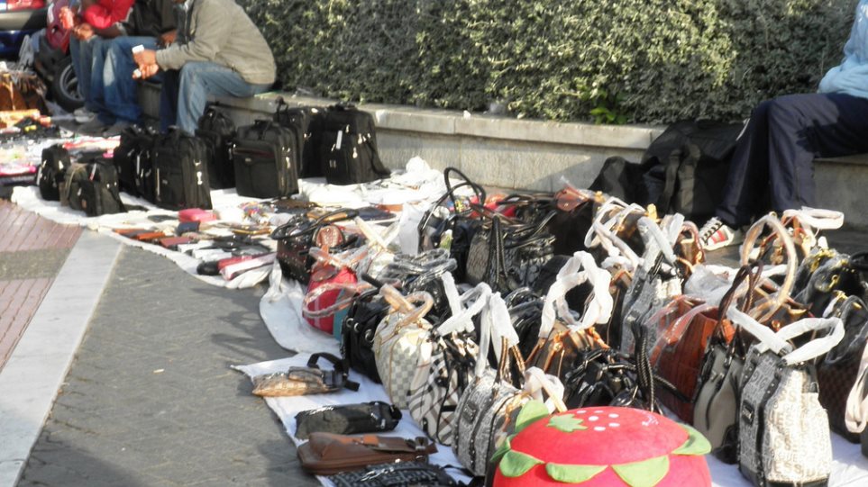 Παρεμπόριο: 32 παραβάσεις, πρόστιμα 46.000 ευρώ