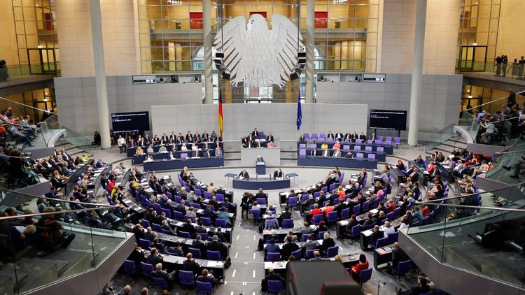 Ξεκίνησε στην Bundestag η συζήτηση του “φρένου έκτακτης ανάγκης”