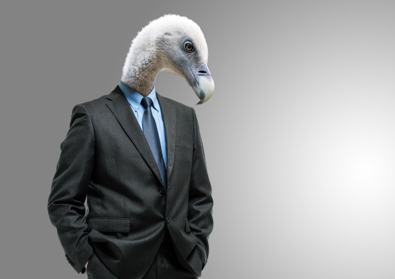 Πλούσιοι τραπεζίτες, ρακένδυτοι μέτοχοι: Η επιστροφή των διεφθαρμένων και η ασυλία για παλιά και νέα εγκλήματα!