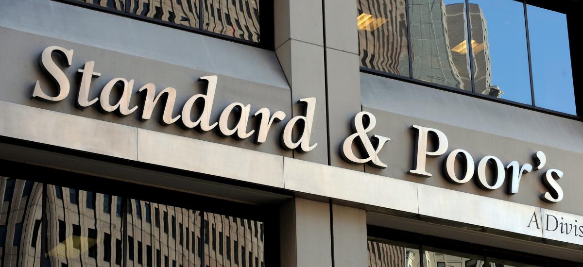 Standard & Poor’s: Αναβάθμιση της ελληνικής οικονομίας με θετικές προοπτικές