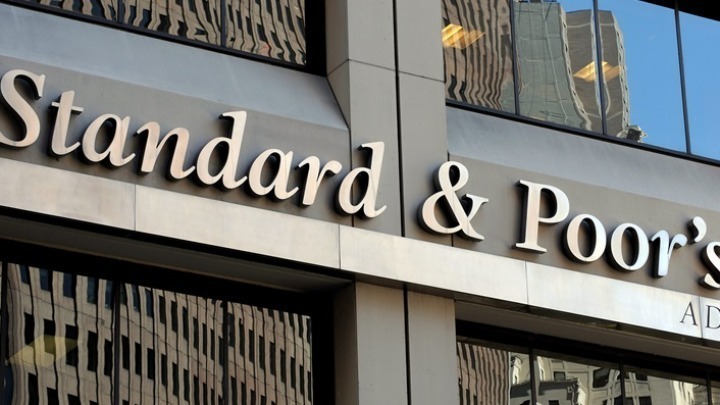 S&P: Η Ελλάδα “δυνατή” μπροστά σε αύξηση επιτοκίων