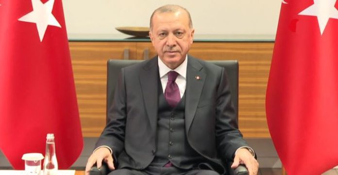 Τουρκία: Ο Ερντογάν γαντζώνεται στην εξουσία