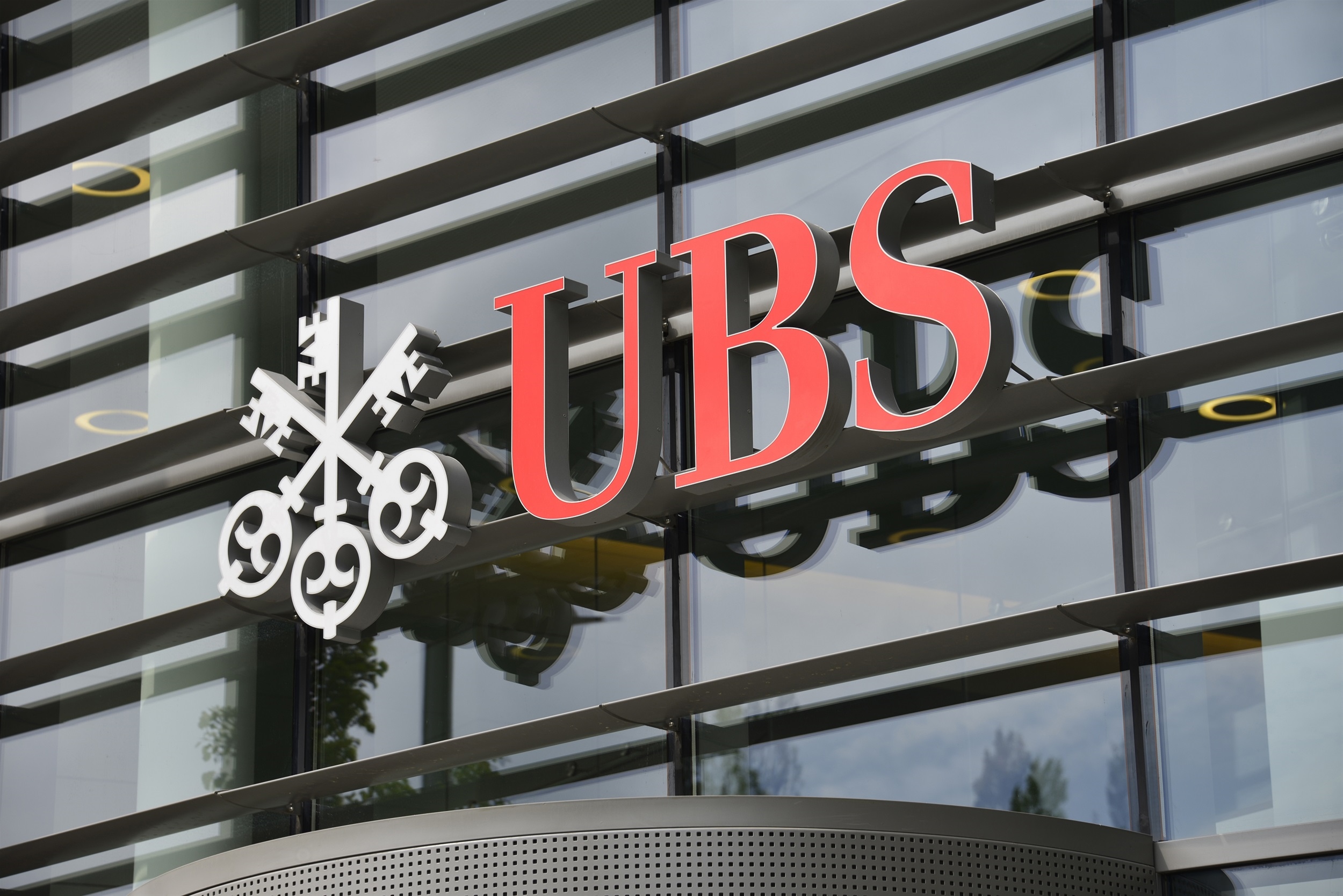 UBS: Αναβαθμίζει την ελληνική οικονομία