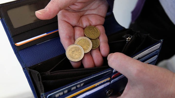 Ενας στους δυο παγκοσμίως είδε μείωση εισοδήματος λόγω Covid