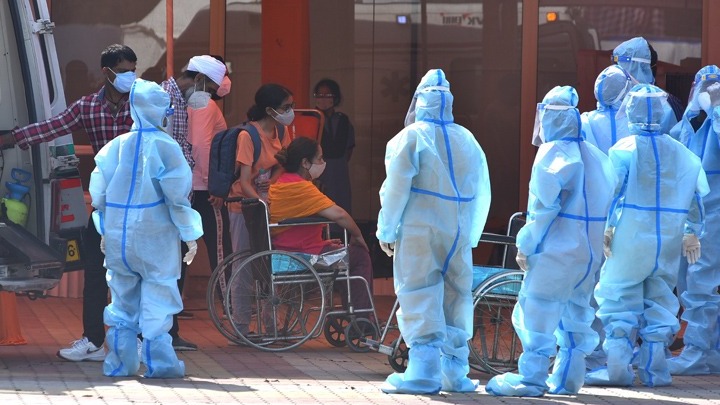 Ινδία: Τραγικό ρεκόρ 4.205 θανάτων από COVID-19 σε 24 ώρες