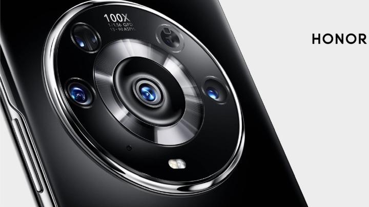 Έξυπνα κινητά που αντέχουν σε βάθος 1,5 μέτρου στο νερό