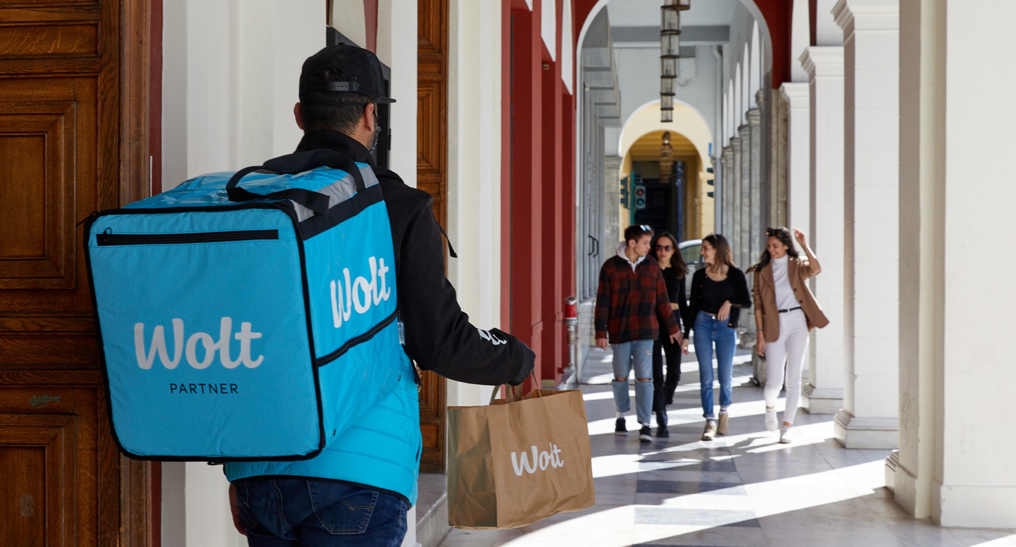 Wolt: “Φουλάρει” για παραδόσεις και στην Πάτρα