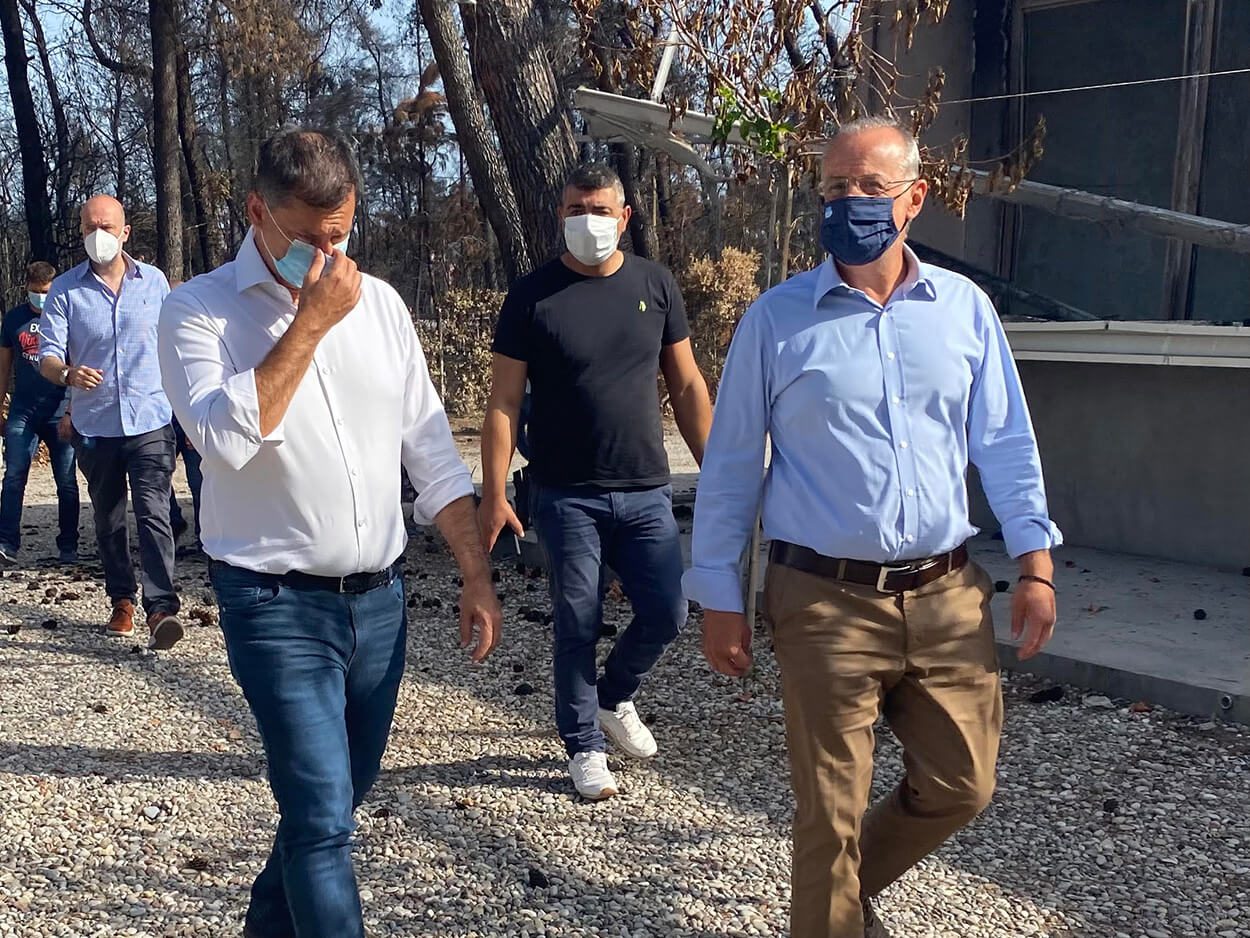 Θεοχάρης στην Εύβοια: «Η κυβέρνηση αποδεικνύει ότι είναι δίπλα στους πληγέντες»