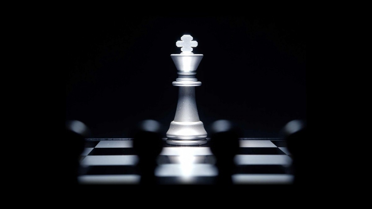 Η ιστορική υποχρέωση του μεσαίου χώρου