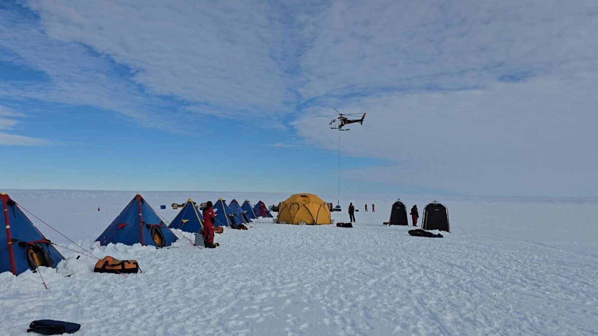 Ερευνητές πραγματοποιούν γεωτρήσεις σε παγετώνα για την παρακολούθηση της ανόδου της στάθμης των θαλασσών