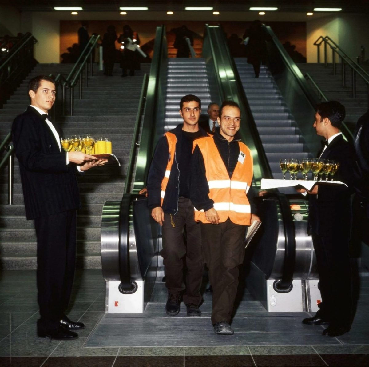 Όταν το Μετρό της Αθήνας εγκαινιάστηκε σαν… δεξίωση: Εικόνες από το 2000 που έγιναν ξανά viral