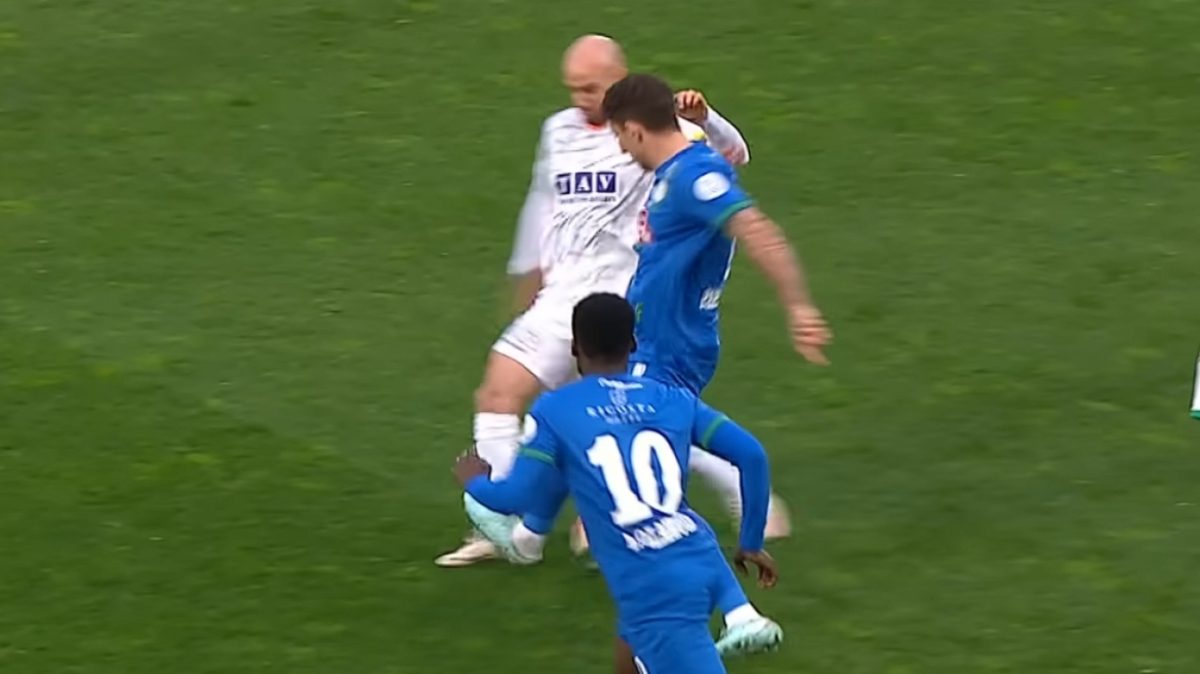 Απίστευτο σκηνικό με Παπανικολάου στο Ρίζεσπορ-Αλάνιασπορ: Πήρε ανύπαρκτη κόκκινη στο έκτο λεπτό του ματς