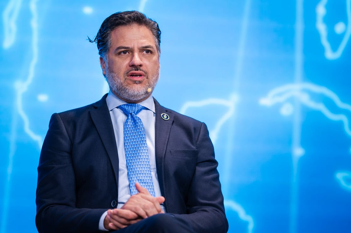 Joshua Volz (Yπ. Ενέργειας ΗΠΑ): «Θέλουμε ο Κάθετος Διάδρομος να περάσει από τις σταγόνες στην πλημμύρα»