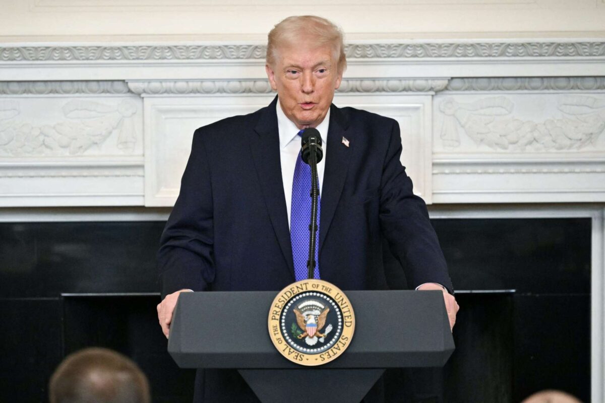 Τραμπ: Εξετάζω το ενδεχόμενο περιορισμένης επίθεσης κατά του Ιράν