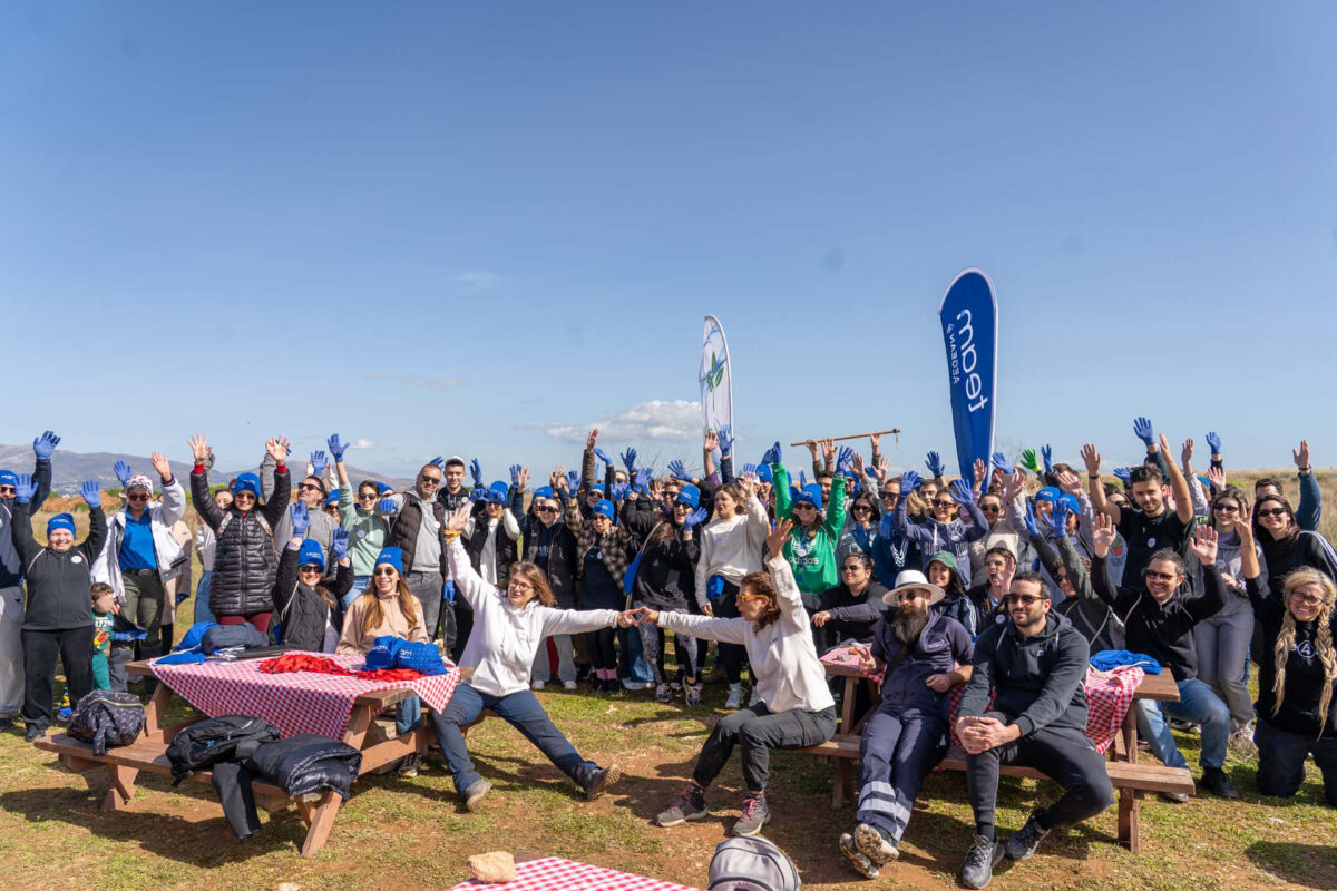 “Team AEGEAN”: Εθελοντές-εργαζόμενοι της AEGEAN γιόρτασαν την αγάπη… διαφορετικά, με δενδροφύτευση στον Υμηττό