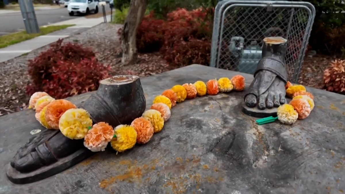 Μελβούρνη: Άγαλμα 420 κιλών του Μαχάτμα Γκάντι «έκανε φτερά»