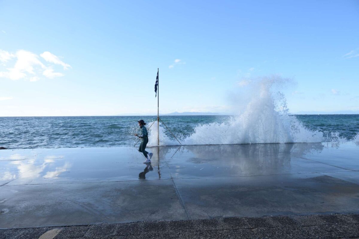 Καιρός: Θυελλώδεις άνεμοι έως 11 μποφόρ στα πελάγη και χιόνια στα ορεινά – Τι καιρό θα κάνει το Σαββατοκύριακο