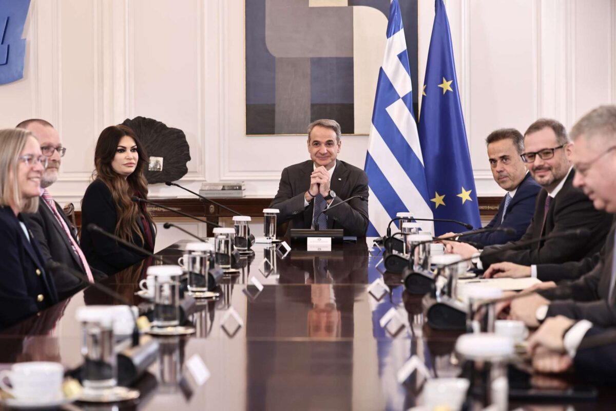 Από τις υπογραφές με ενεργειακούς κολοσσούς στο πολιτικό δίλημμα που θέτει ο Κ. Μητσοτάκης: «Σταθερότητα ή πειραματισμοί;»