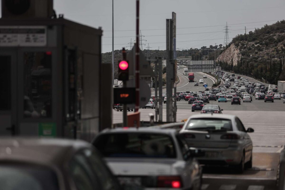 Με κακοκαιρία η έξοδος των εκδρομέων του τριημέρου: Ψυχρό μέτωπο με καταιγίδες και 8 μποφόρ – Μέτρα σε εθνικές οδούς, σταθμούς, αεροδρόμια και λιμάνια