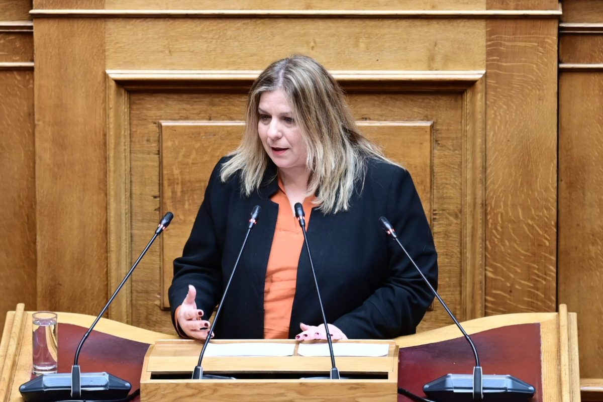 Αναφορά της Συρεγγέλα στη Βουλή κατά Κωνσταντοπούλου για αντιδεοντολογική και υβριστική συμπεριφορά