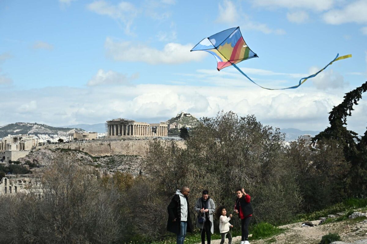 Καθαρά Δευτέρα: Εκδηλώσεις σε κάθε γωνιά της χώρας με χορούς, τραγούδια και σαρακοστιανά εδέσματα