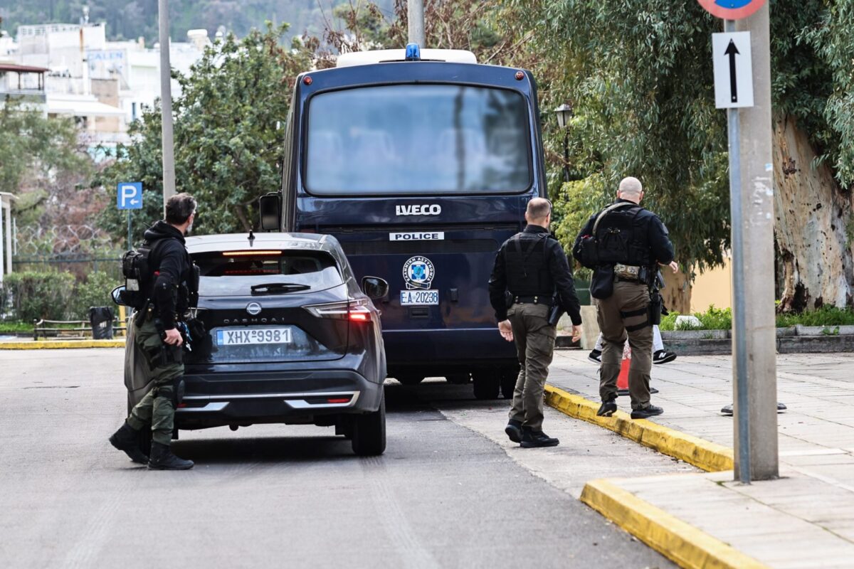 Κύκλωμα λαθραίων τσιγάρων: Στη φυλακή «Πούτιν», «Πρόεδρος» και άλλοι οκτώ κατηγορούμενοι