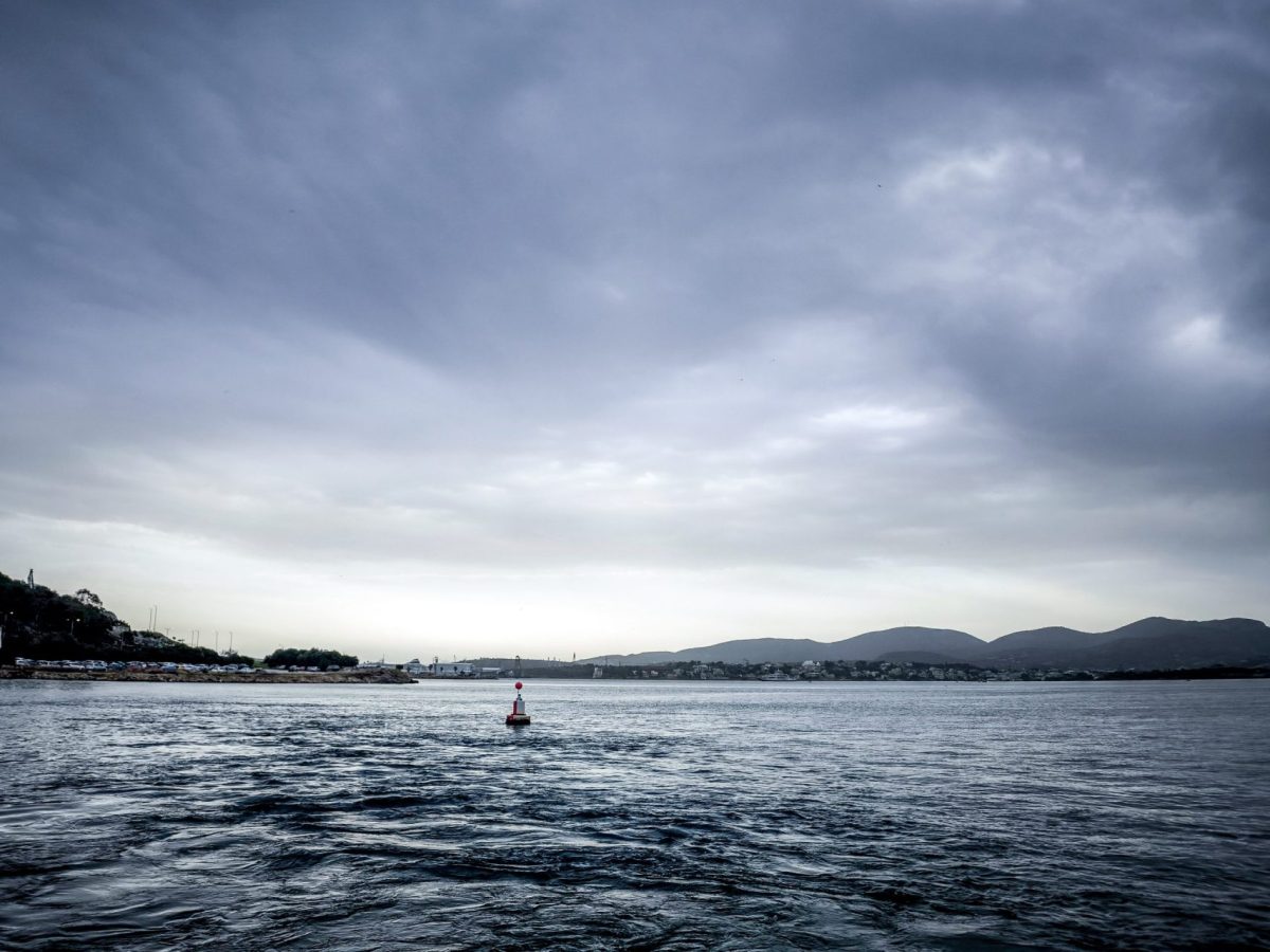 Καιρός: Άστατος με βροχές και καταιγίδες – Με ομπρέλα η Τσικνοπέμπτη – Αναλυτική πρόγνωση