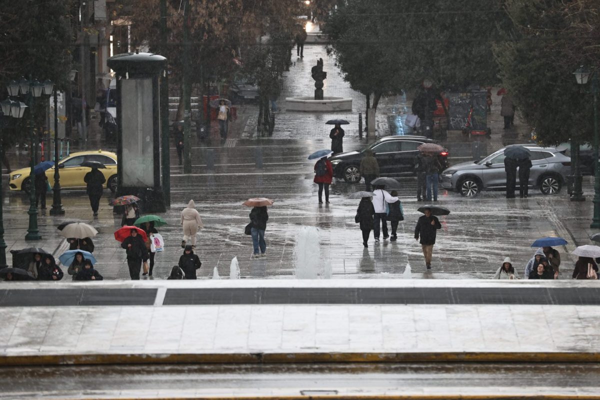 Καιρός: Σαρώνει τη δυτική Ελλάδα η κακοκαιρία – Βροχές και τις επόμενες ώρες στην Αττική