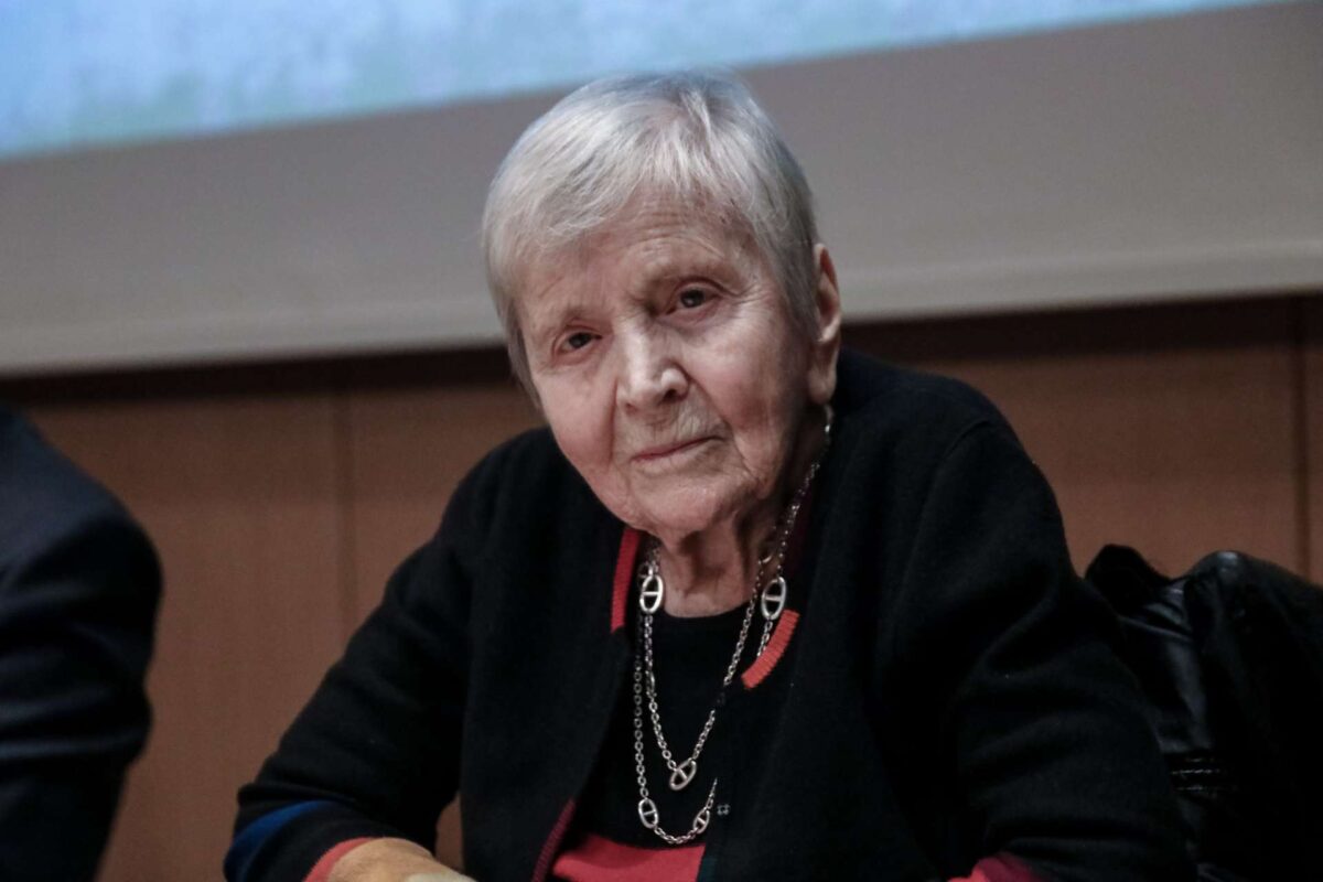 Στις 13:00, στη Μητρόπολη Αθηνών, η κηδεία της Ελένης Γλύκατζη – Αρβελέρ – Σε λαϊκό προσκύνημα νωρίτερα η σορός της