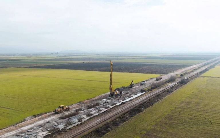 Aktor: Με γοργούς ρυθμούς έργα αποκατάστασης οδικού και σιδηροδρομικού δικτύου της Θεσσαλίας