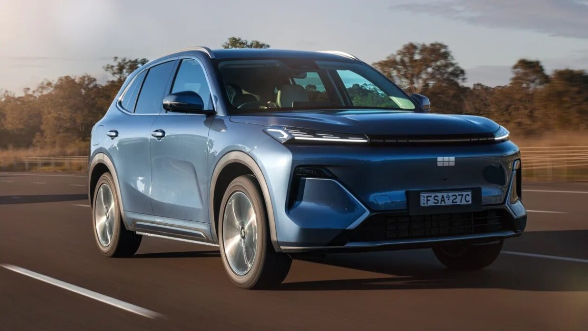 Αθήνα–Κωνσταντινούπολη με ένα γέμισμα για το νέο SUV της Geely