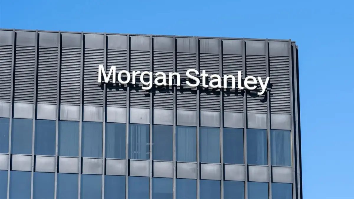 Morgan Stanley: Στο επίκεντρο των επενδυτών η Ελλάδα ενόψει αναβάθμισης – Αυξημένο ενδιαφέρον για τις τραπεζικές μετοχές