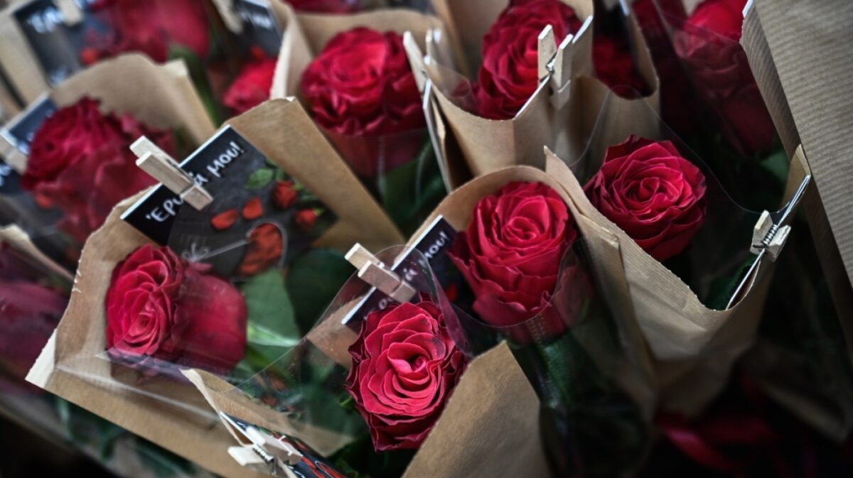 Λιανεμπόριο, εστίαση και τουρισμός στη «μάχη» της πιο ερωτικής γιορτής του χρόνου