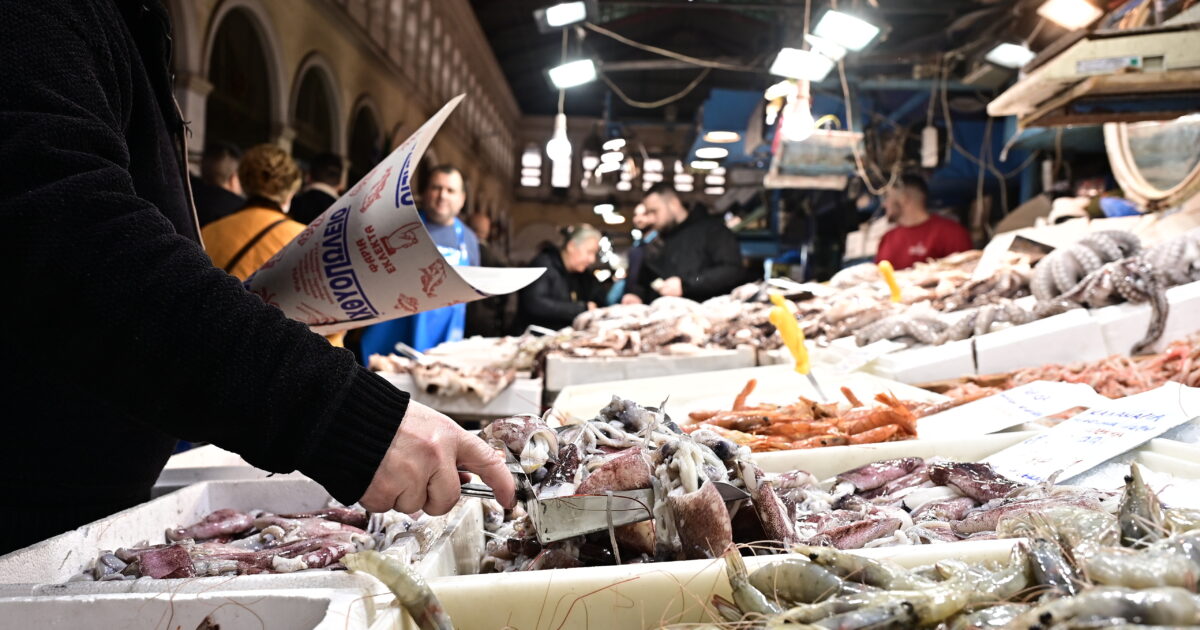 Καθαρά Δευτέρα 2026: Πόσο θα κοστίσει το φετινό σαρακοστιανό τραπέζι – Έως 16% αυξήσεις στα θαλασσινά