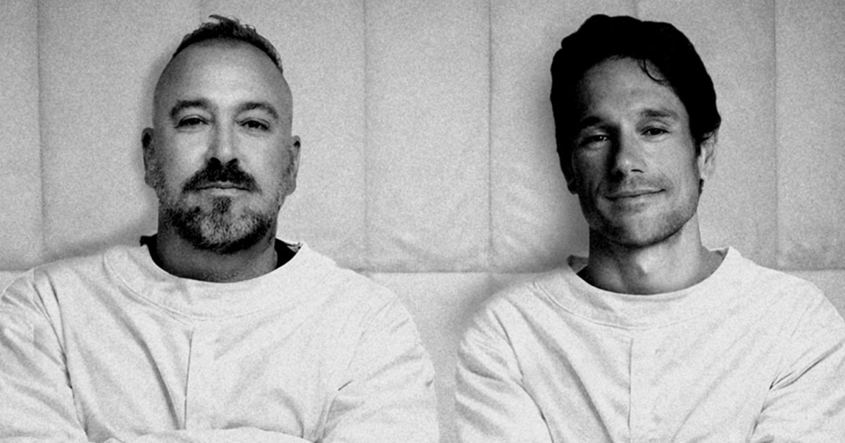 Ο Γιώργος Αλκαίος σε μια ανατρεπτική συνεργασία με τον Πάνο Βλάχο