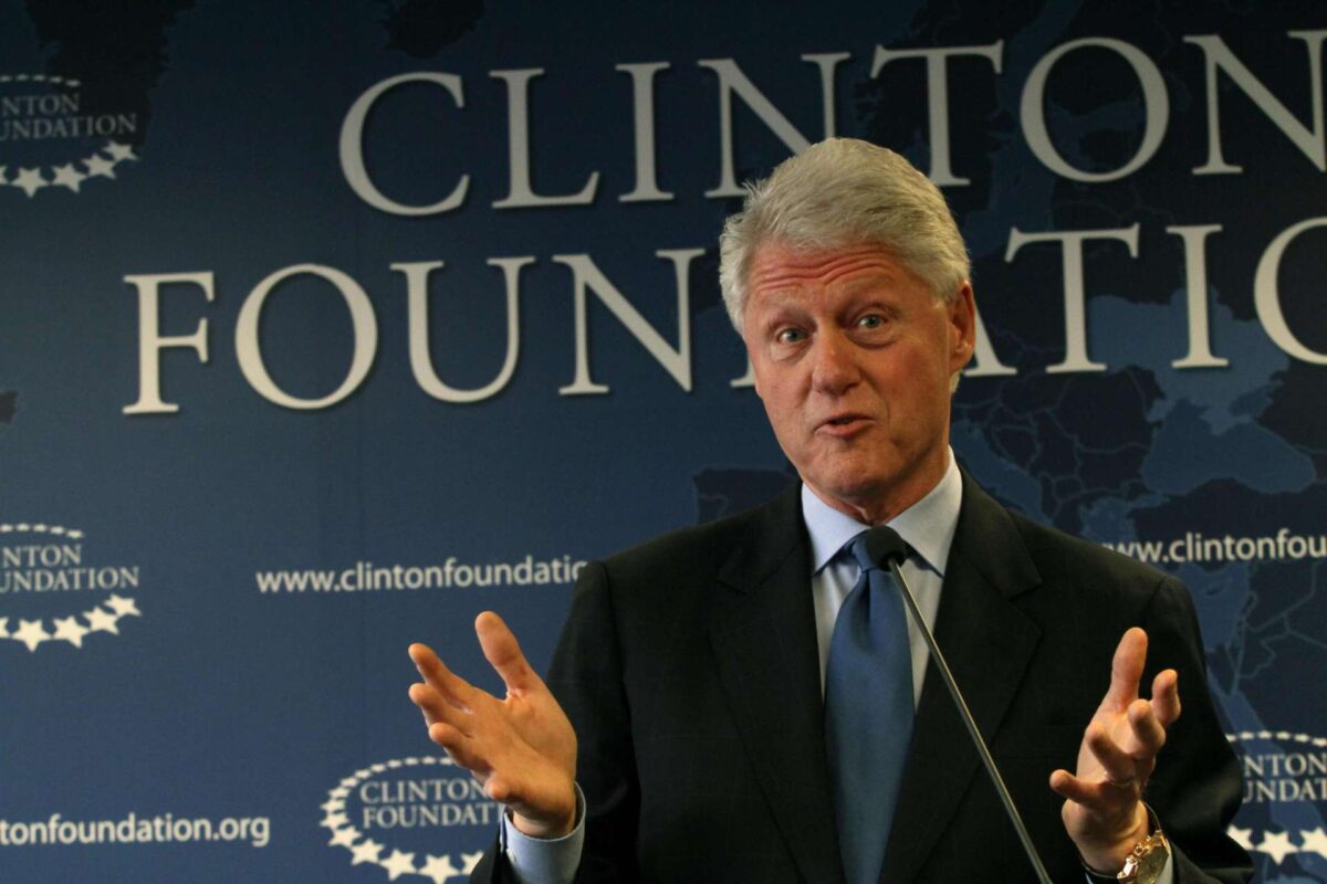 Υπόθεση Έπστιν: Κεκλεισμένων των θυρών καταθέτει ο Μπιλ Κλίντον – Πολιτική αντιπαράθεση για τον ρόλο Τραμπ