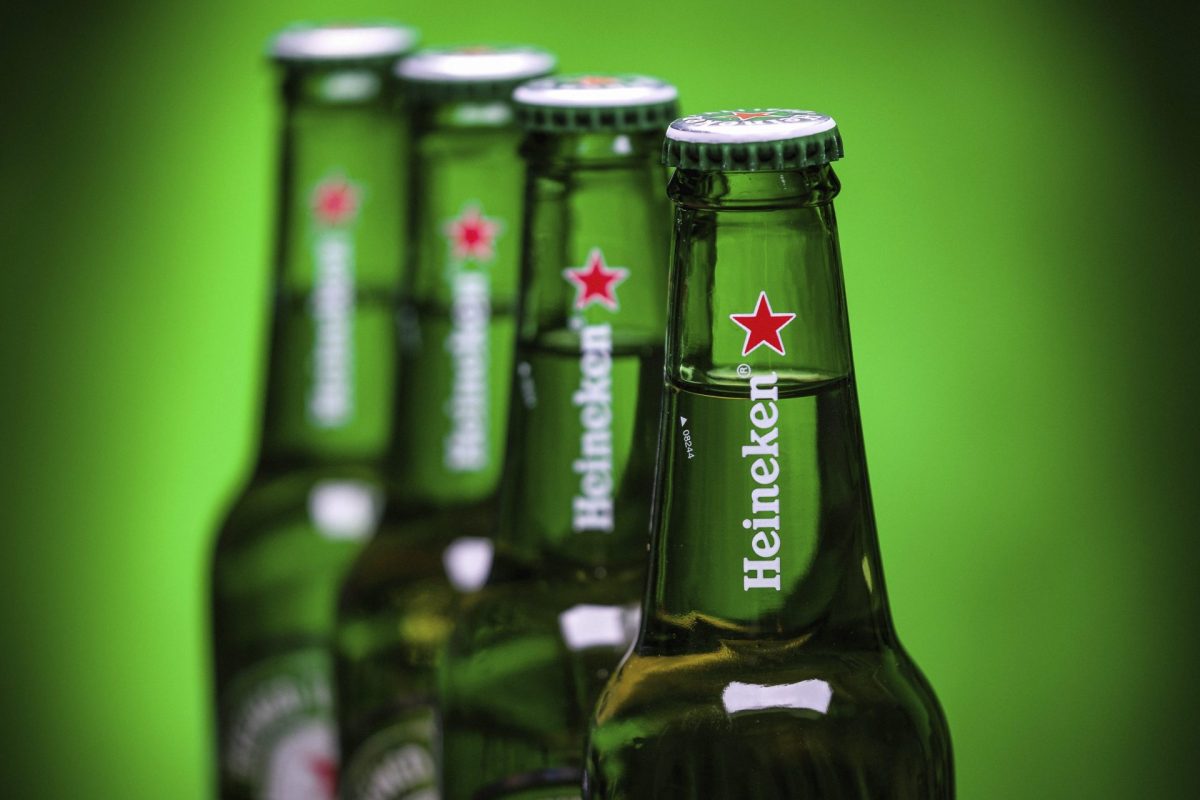 Heineken: Έως 6.000 απολύσεις παγκοσμίως λόγω δύσκολων συνθηκών στην αγορά μπίρας