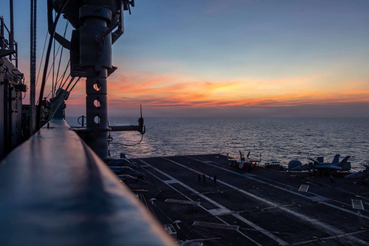 Κλιμακώνεται η ένταση ΗΠΑ – Ιράν: Σενάρια άμεσης στρατιωτικής επίθεσης και προετοιμασίες πολέμου στην περιοχή