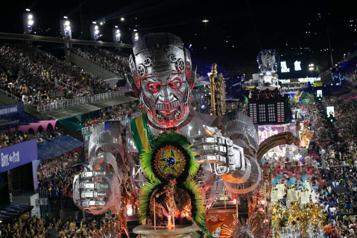 Σάμπα, σύμβολα και κάλπες: Τα βίντεο από το άρμα-γίγαντα του Λούλα που δίχασε το Καρναβάλι του Ρίο