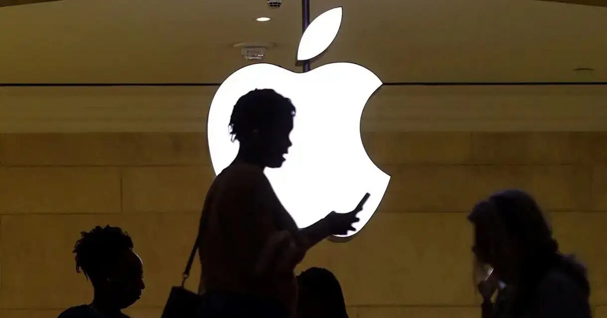 Apple μένει πίσω στην AI, αλλά βρίσκει τρόπο να κερδίζει δισεκατομμύρια από αυτή